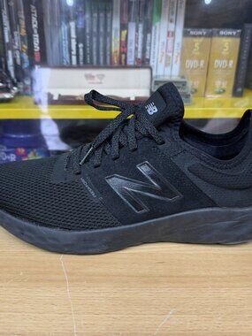 New Balance Men’s Size  11 Fresh Foam SPT  Black Sneakers